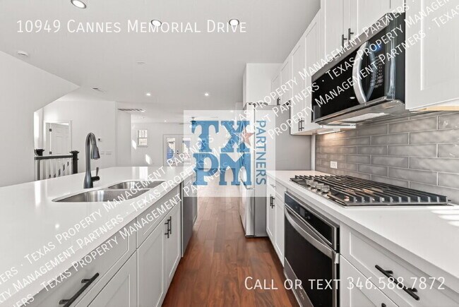 Building Photo - 10949 Cannes Memorial Dr