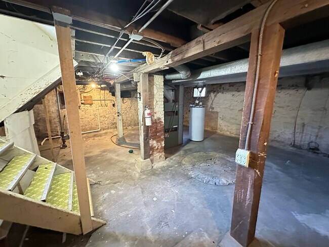 Building Photo - 514 16th St NE