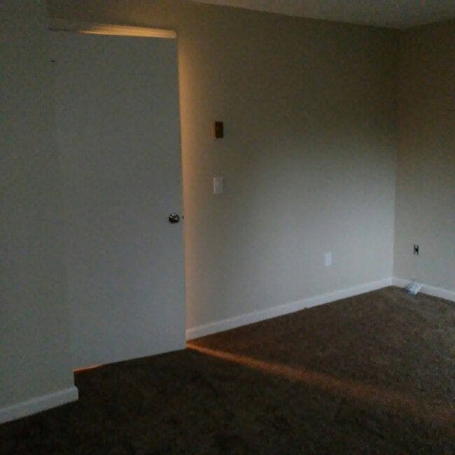 Building Photo - Cedarcrest Apart - 3