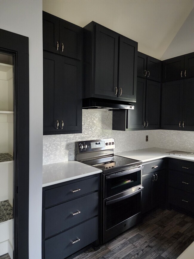 Kitchen lots of storage - 16271 E 82nd St N