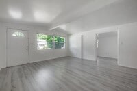 Building Photo - 4017 N Seminole Ave