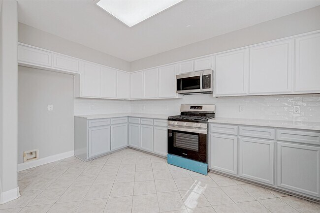 Building Photo - 8714 Garrett St