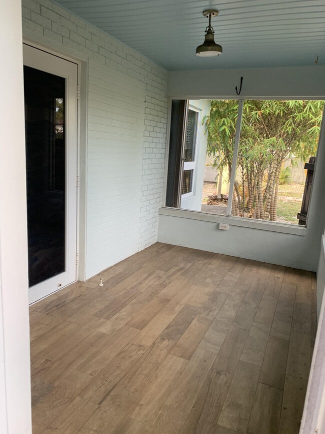 Building Photo - 1500 NW 5th Ave