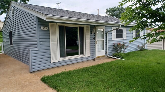 Building Photo - 847 Weedel Dr