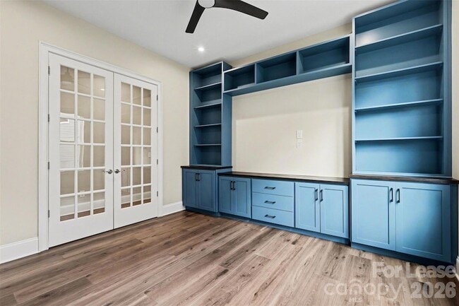 Building Photo - 2026 Lake Como Dr