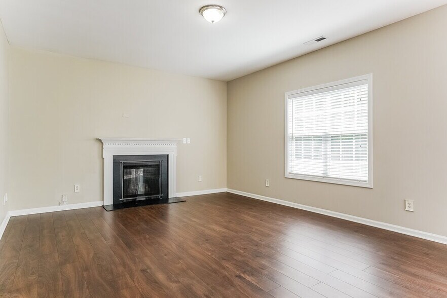 Building Photo - 610 Crosstie St