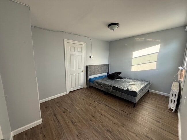 Building Photo - 821 Baltic Ave