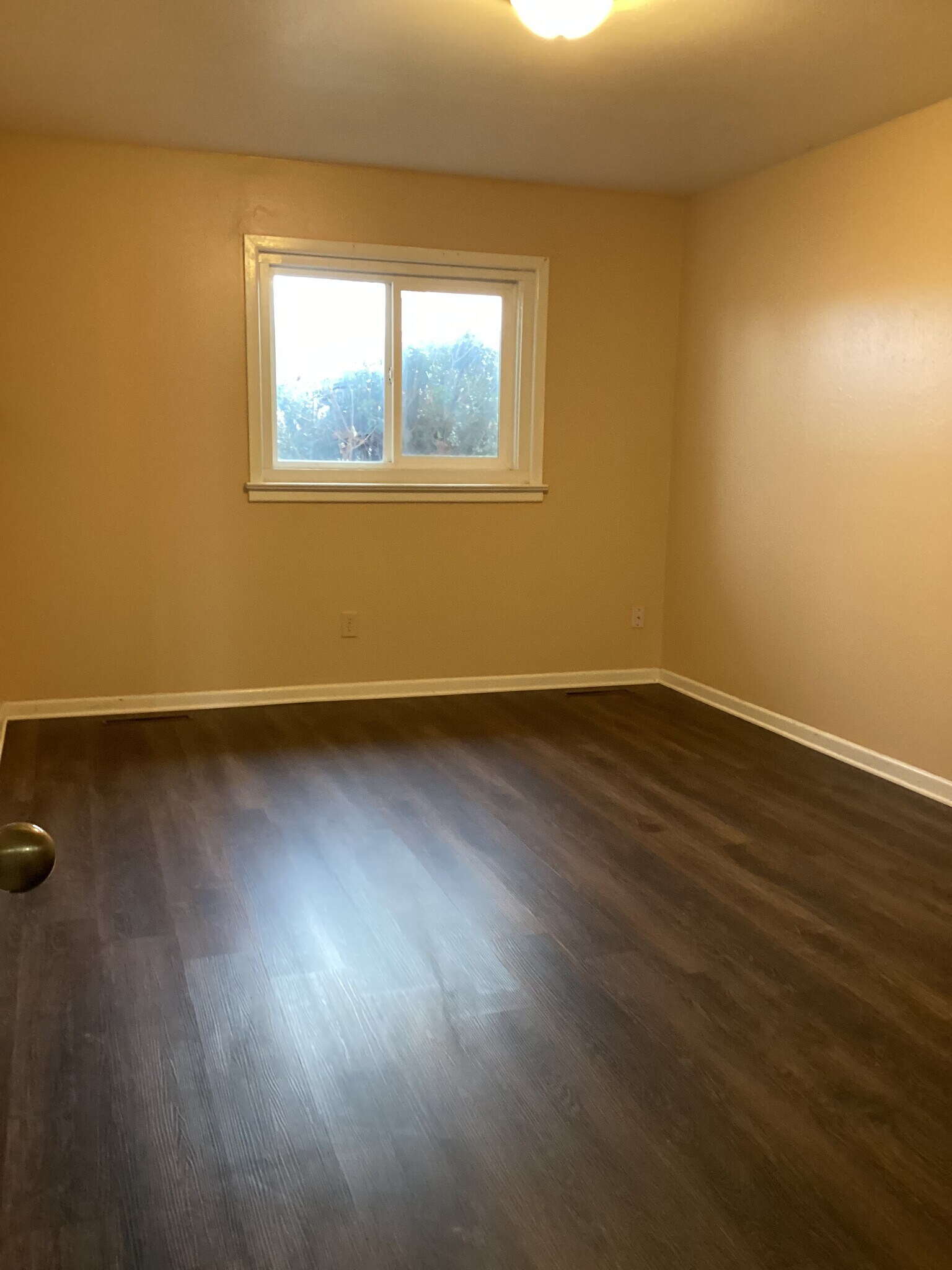 2nd Bedroom - 128 E Yucca Ave
