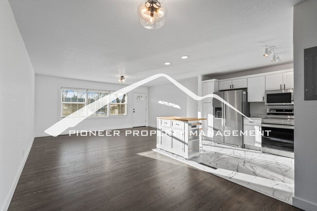Building Photo - Stylishly Renovated Home with Enclosed Fence, AC and 1 Car Garage