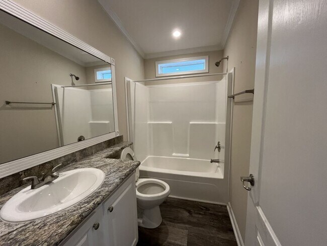 Building Photo - 146 Highland Dr