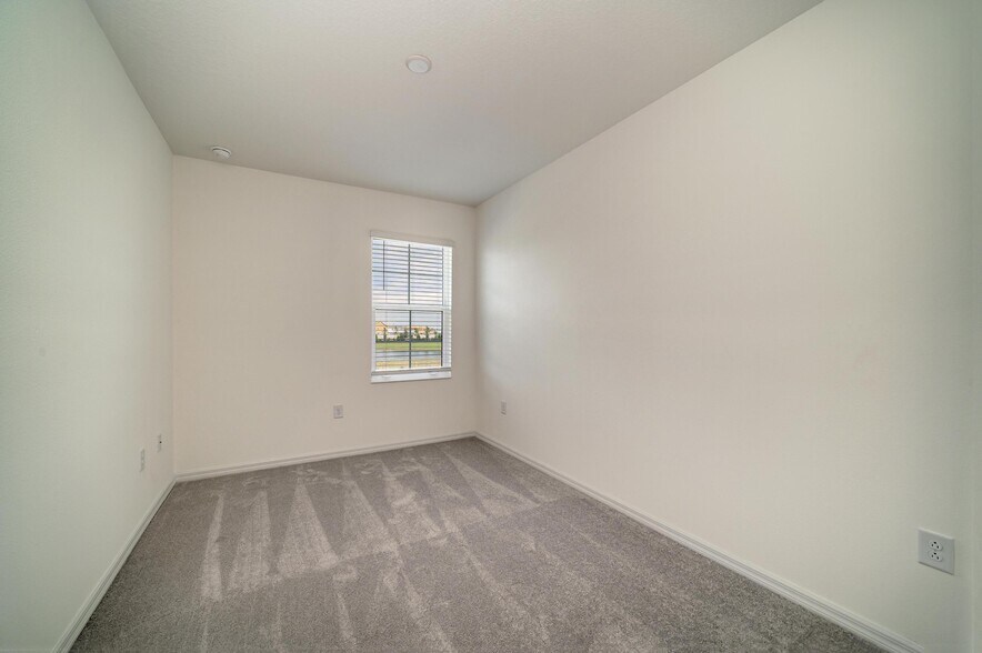 Building Photo - 2206 Washington Palm Ct