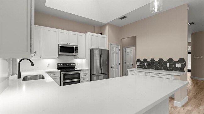 Building Photo - 9428 SW 39 Ave