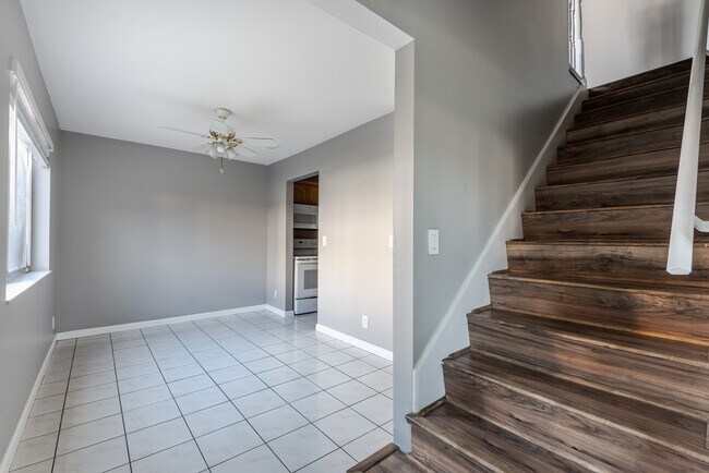 Building Photo - 2140 Sherwood Forest Blvd