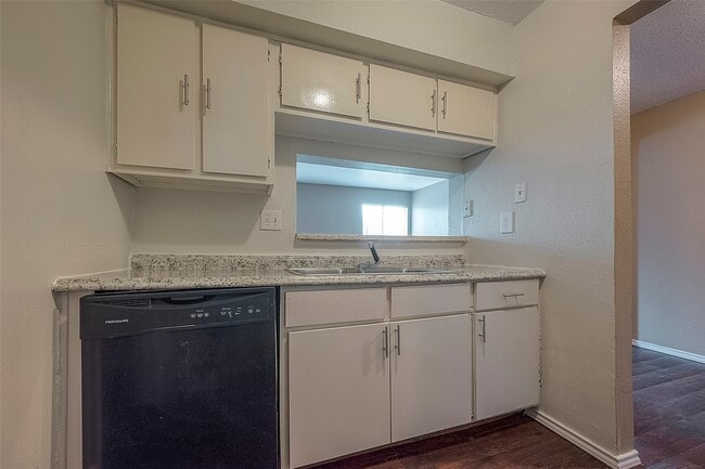 Building Photo - 12655 Ashford Meadow Dr