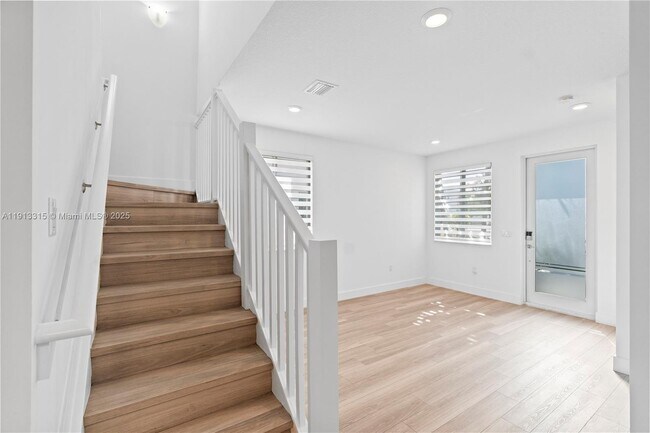 Building Photo - 10441 NW 66th St