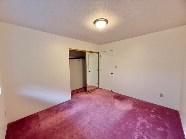 Building Photo - Beautiful 3 Bedroom / 2.5 Bathroom Home in Wailuku Heights!