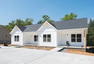 Building Photo - 1943 Holland Rd