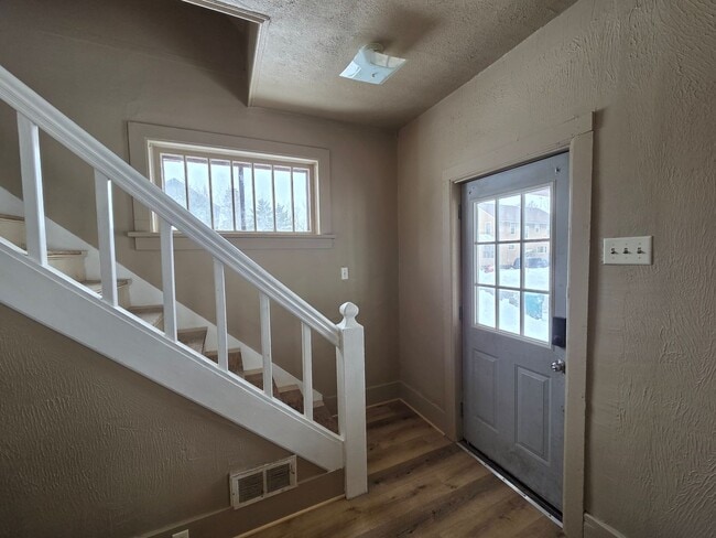 Building Photo - Freshly Updated 4 Bedroom 1 Bath Single Family Home in Marinette