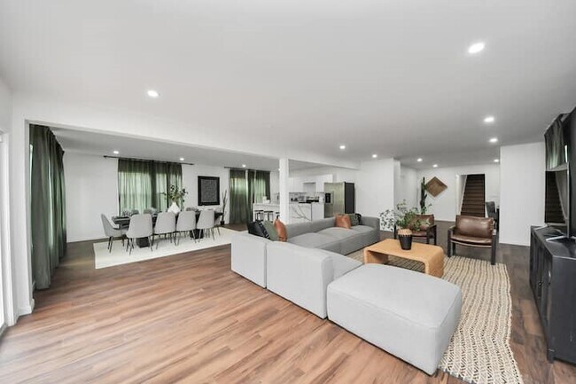 Building Photo - 3760 Rio Vista St