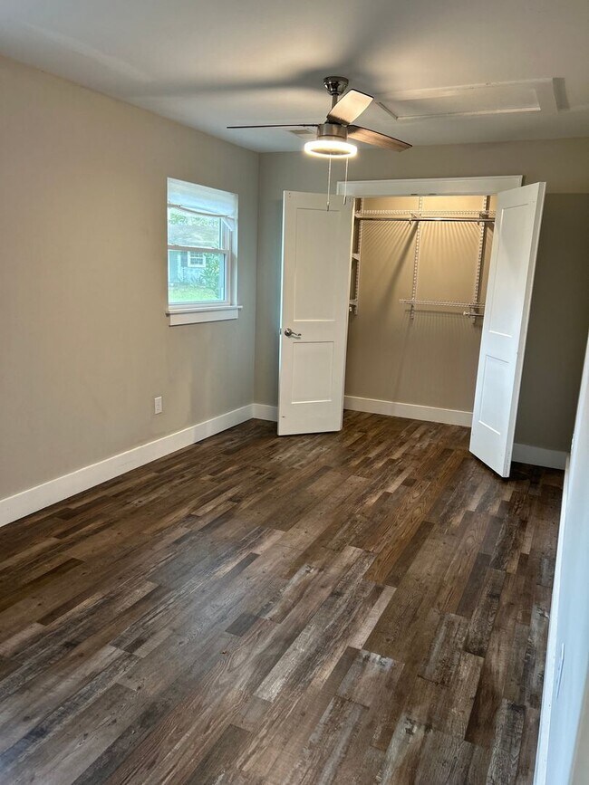 Building Photo - 3 Bedroom 2 Bath House with Fenced-in Yard...