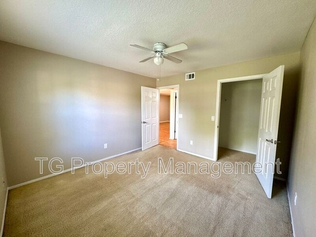 Building Photo - 11 Arbor Club Dr