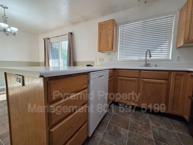 Building Photo - 2056 S 1600 W