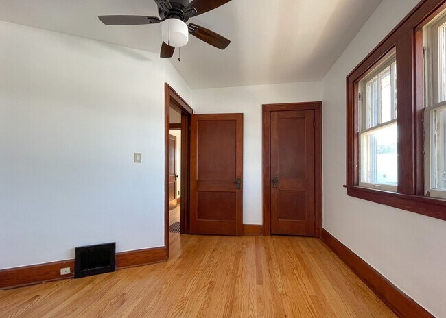 Building Photo - 1605 Yout St