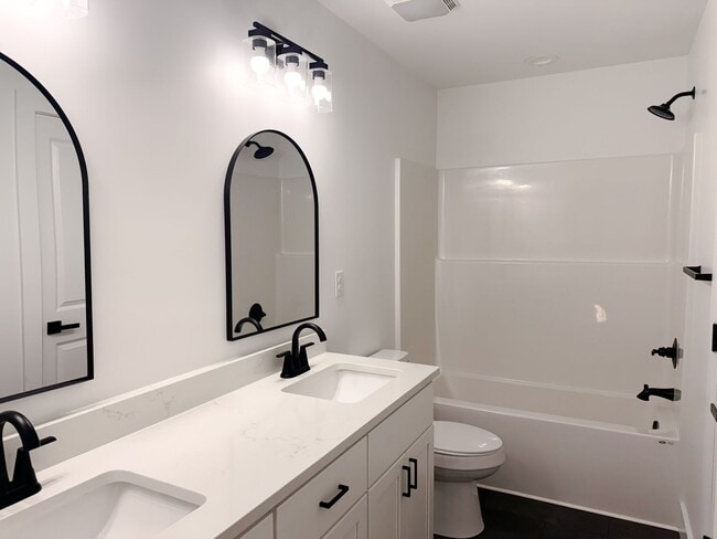 Building Photo - 303 R C Thompson Rd