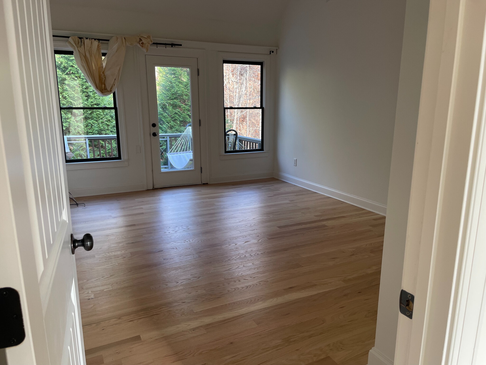 Building Photo - Room in House on Hillside Dr