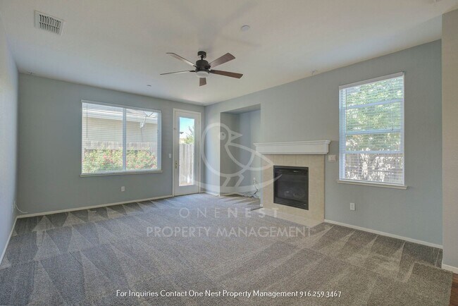 Building Photo - Stunning 3 bedroom 3 bathroom Lincoln Cros...