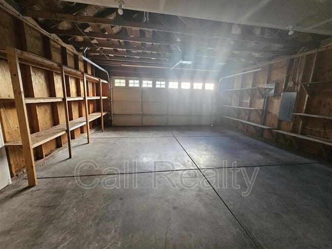 Building Photo - 1506 E Vanetta Ave
