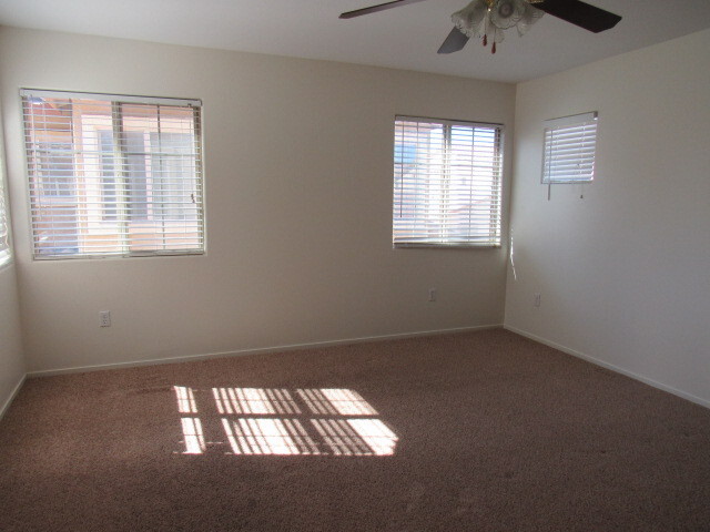 Building Photo - Great 2 Story Townhome in Gated Community!