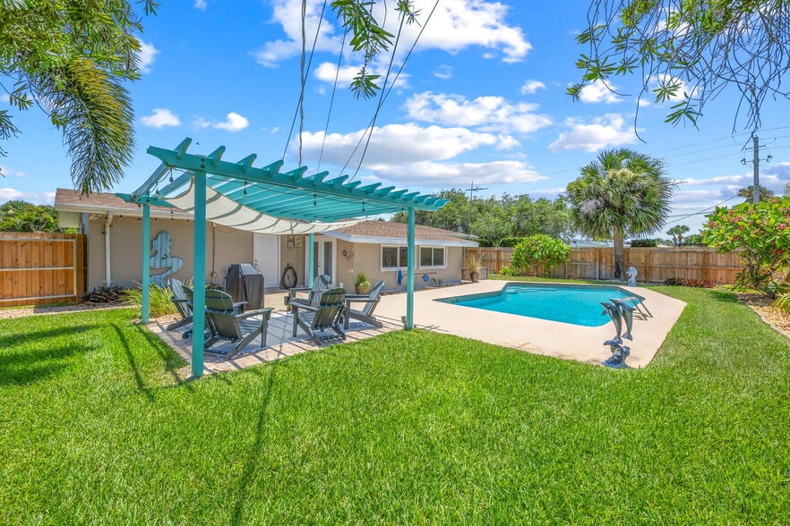 Building Photo - 128 Martin St