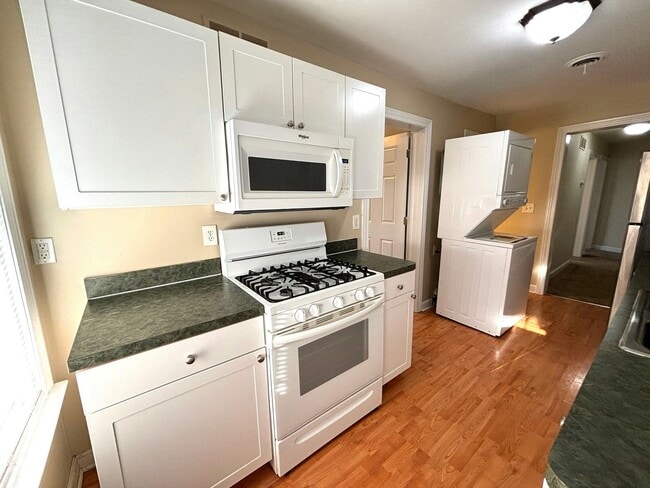 Building Photo - 99 Clinton St