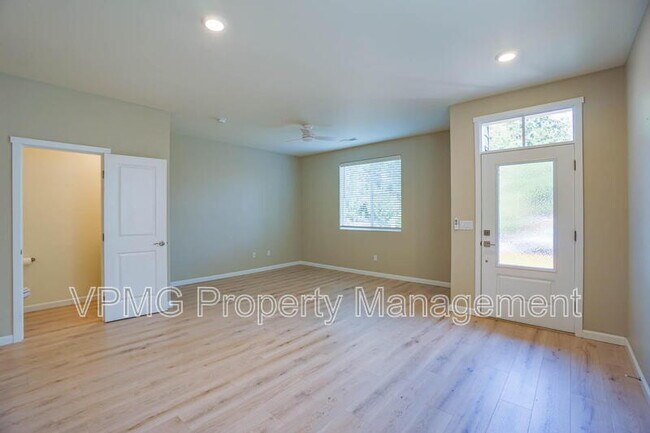 Building Photo - 7104 NE 155th Pl