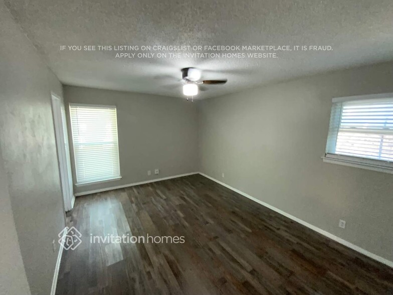 Building Photo - 2805 Ladona Dr