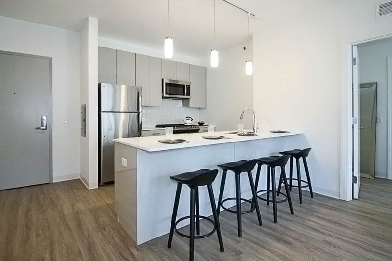 Building Photo - 809 W Van Buren St