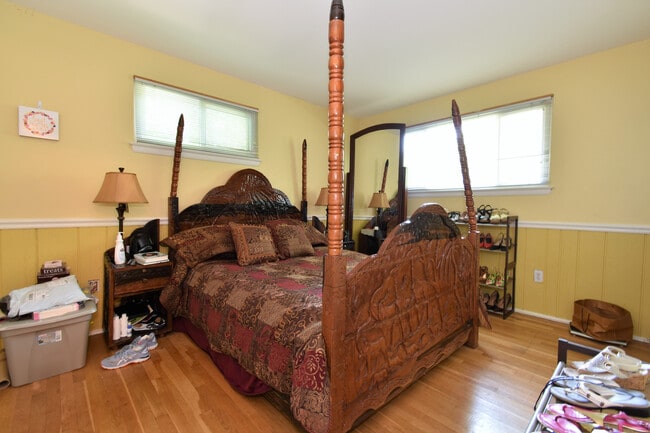 Building Photo - Fantastic 4 bedroom, 2 full bath, 2 half bath home in Close in Silver Spring!