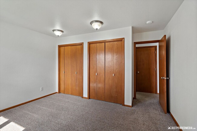 Building Photo - Modern Southside Duplex