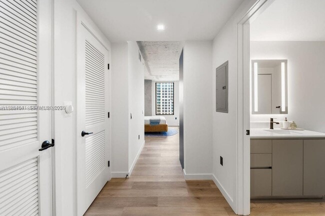 Building Photo - 307 SW 5th St