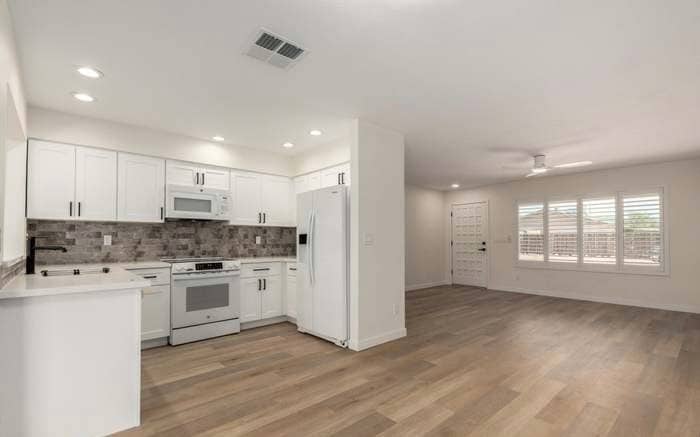 Building Photo - 2958 S El Paradiso