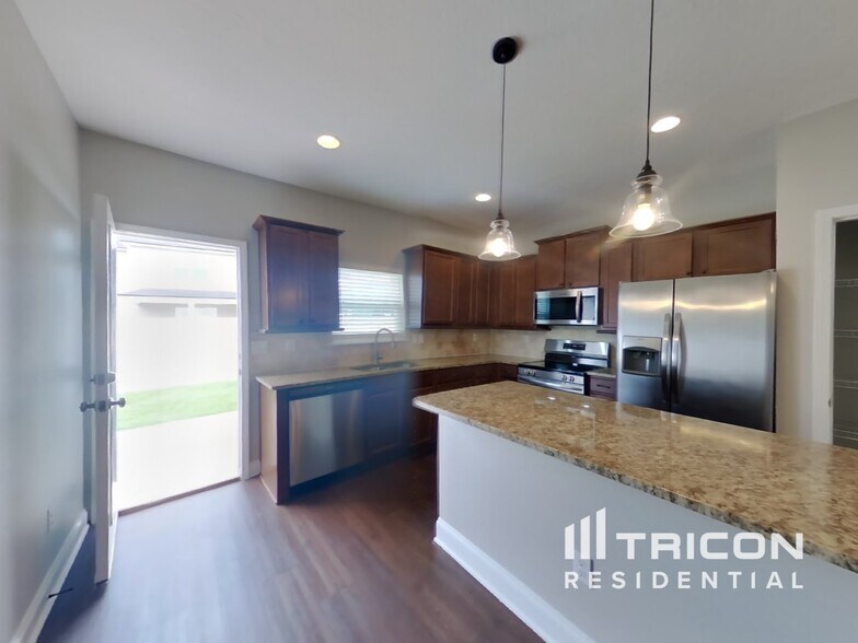 Building Photo - 523 Meldrum Ln