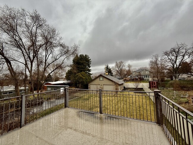 Building Photo - 6819 S Greenfield Way