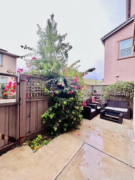 Building Photo - 2617 Alliston Loop