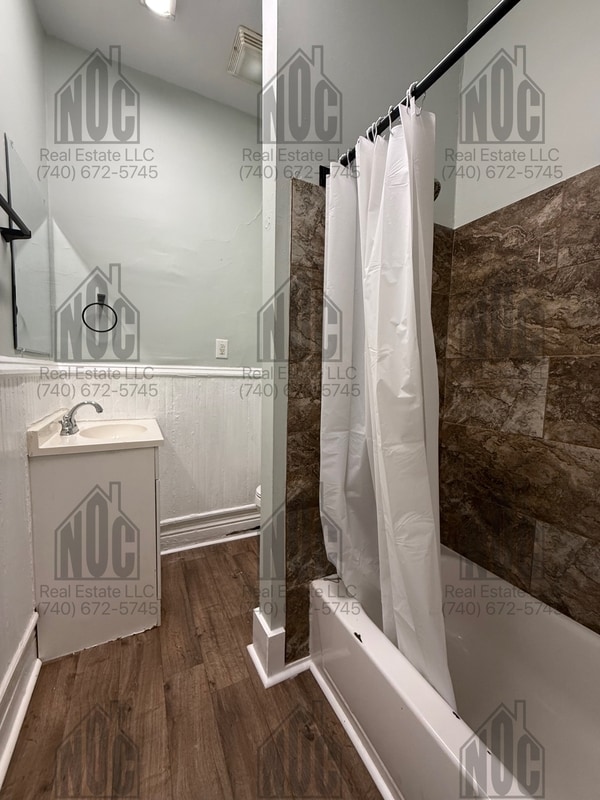 Building Photo - 726 E Main St