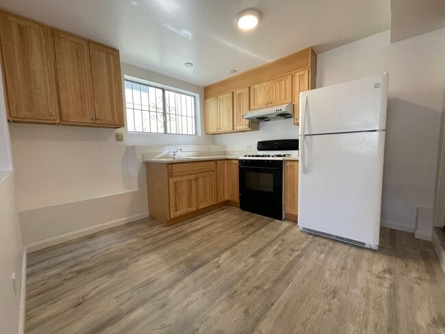 Building Photo - 926