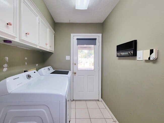 Building Photo - 17326 Ponderosa Pines Dr