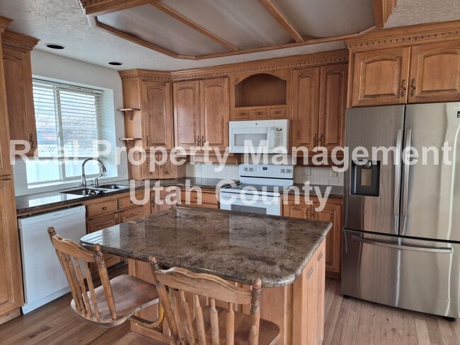 Building Photo - Beautiful Orem Home New Paint and Flooring