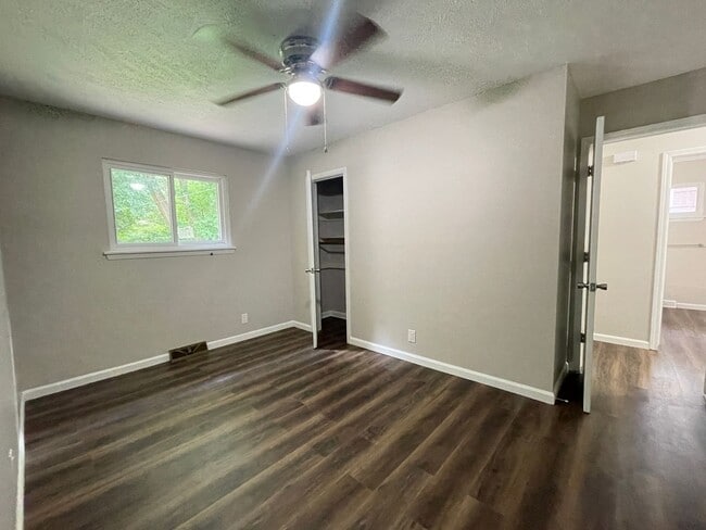 Building Photo - 1932 S Broadway Ave