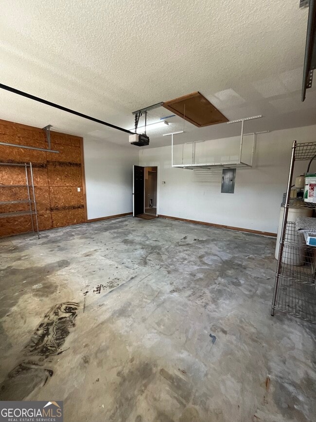 Building Photo - 213 Royal Palms Ave